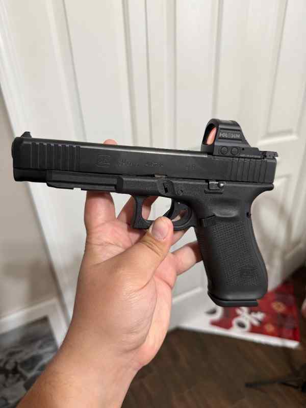 Glock 34 Gen 5 with Holosun