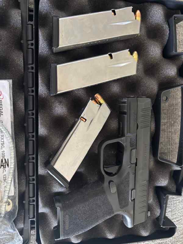 Hellcat pro, optic ready, w/3 mags, case, ammo