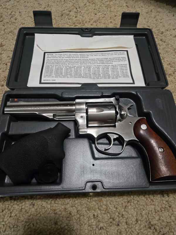 2 Ruger Redhawk .44 magnum/.44 special 
