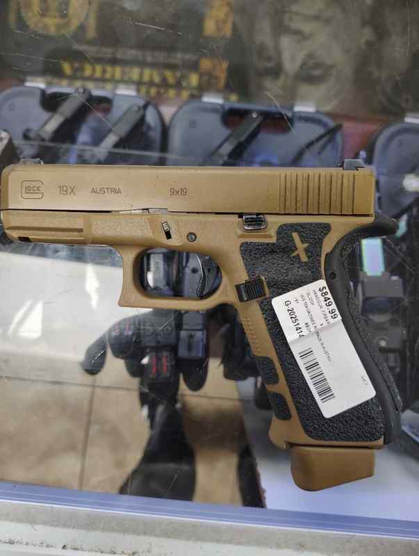Custom Glock G19x ,  custom Glock 43x , more 